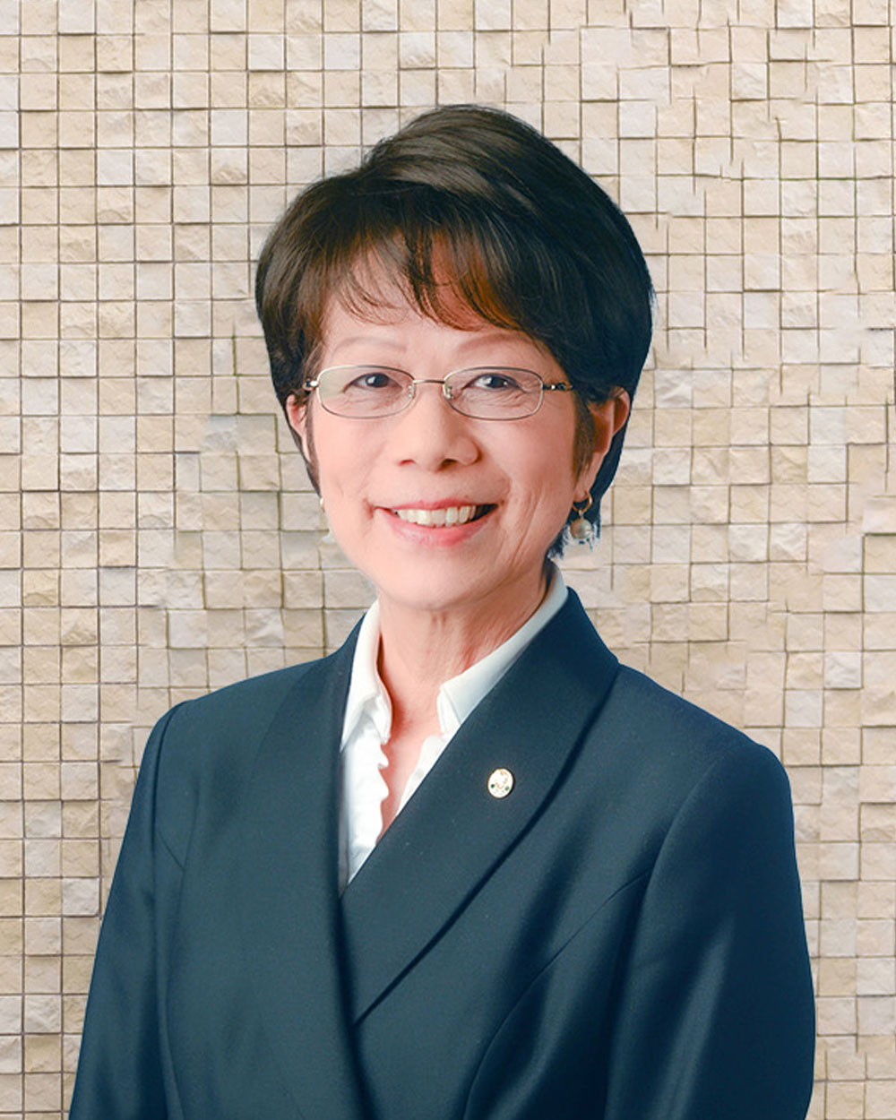 依⽥ 芳恵